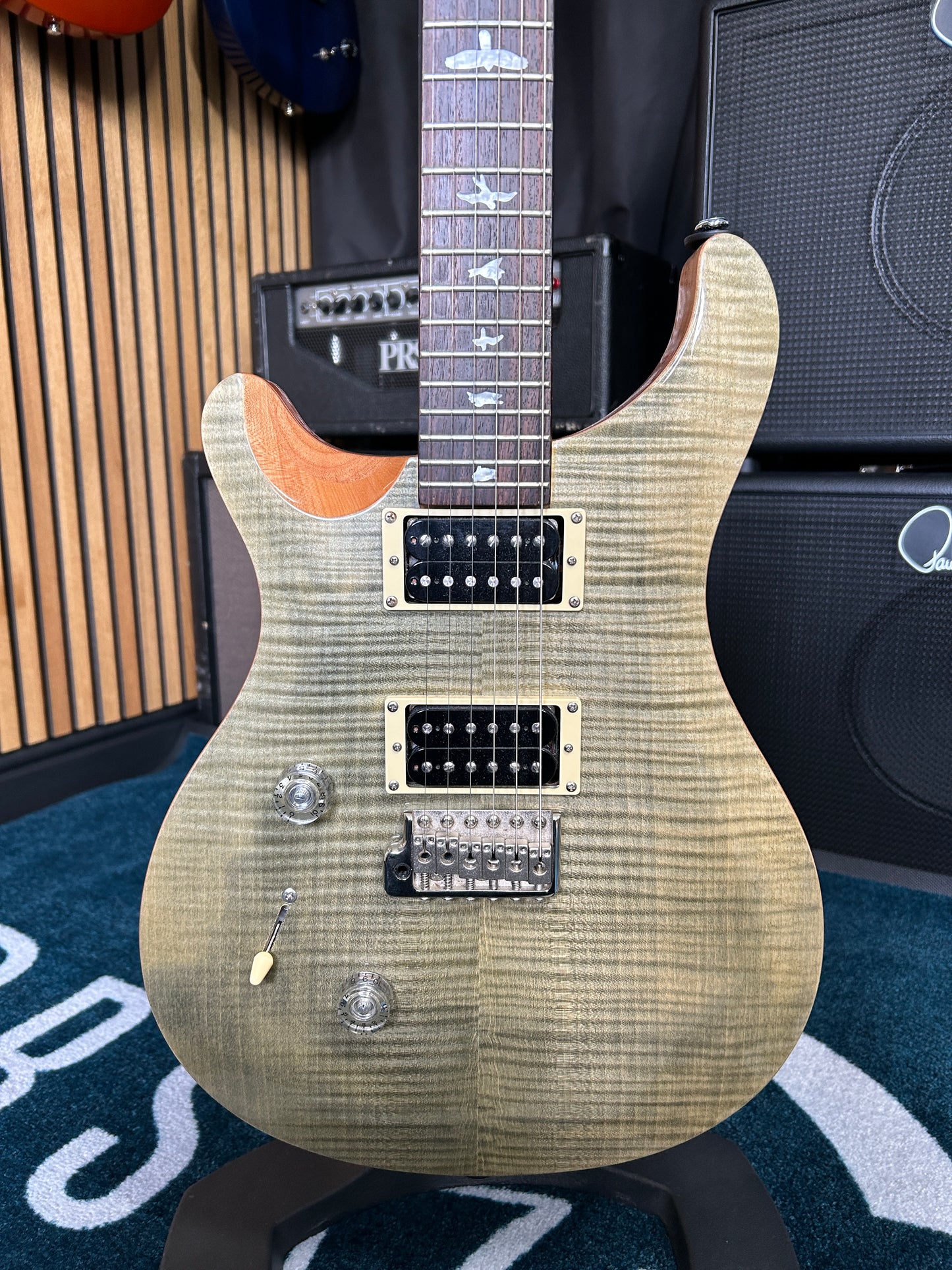 SE Custom 24 - Trampas Green (left hand)