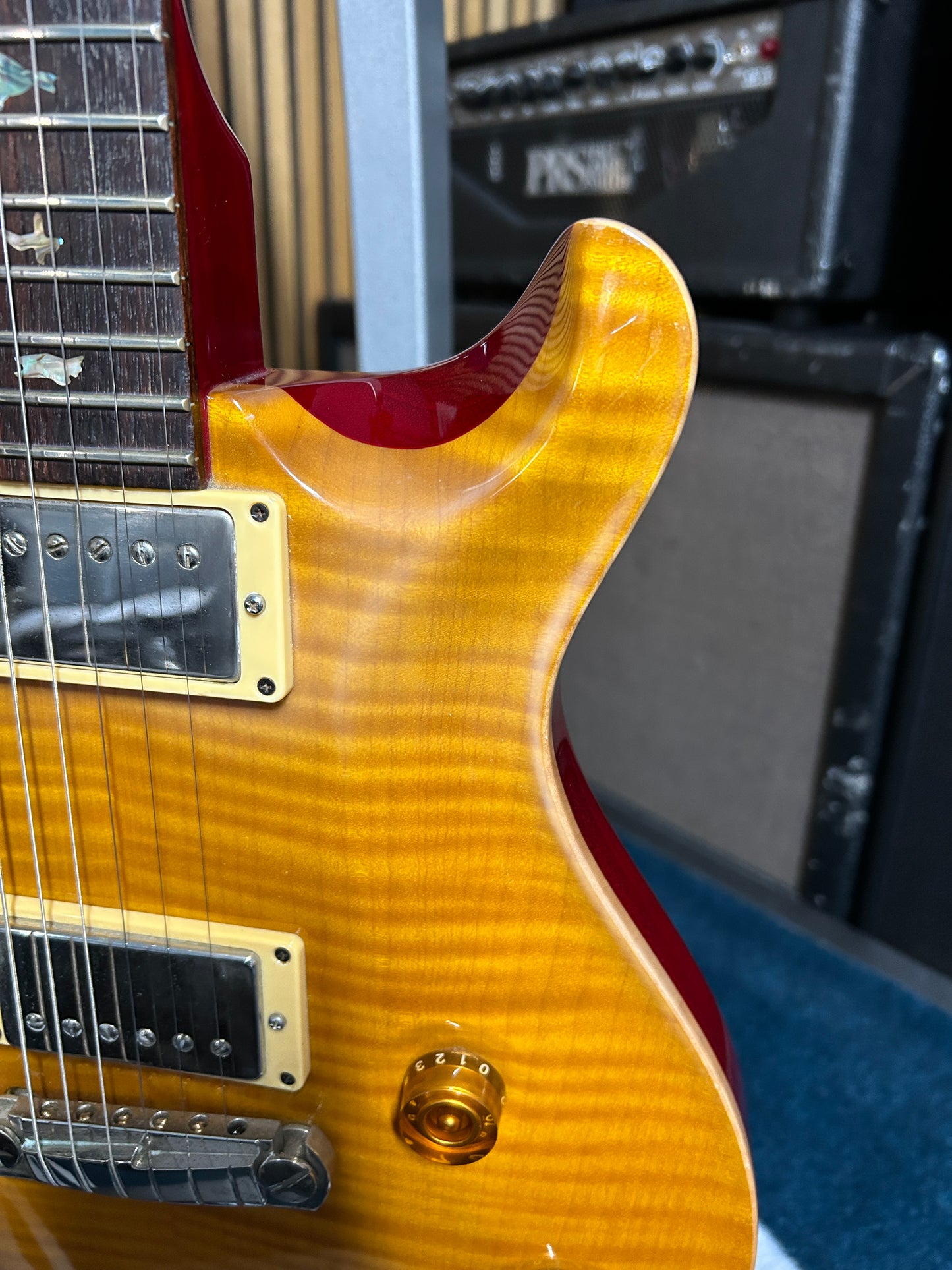 USA Custom 22 - 2002 10 Top Amber